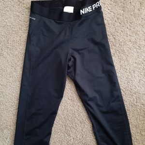 Size Medium Nike Pro (Cropped)